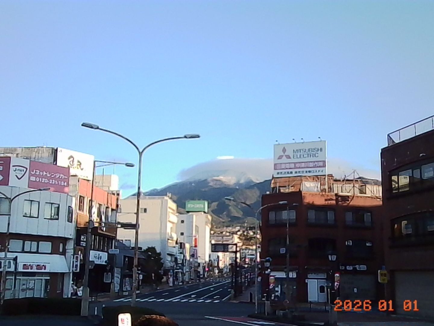 中津川駅から見上げた恵那山