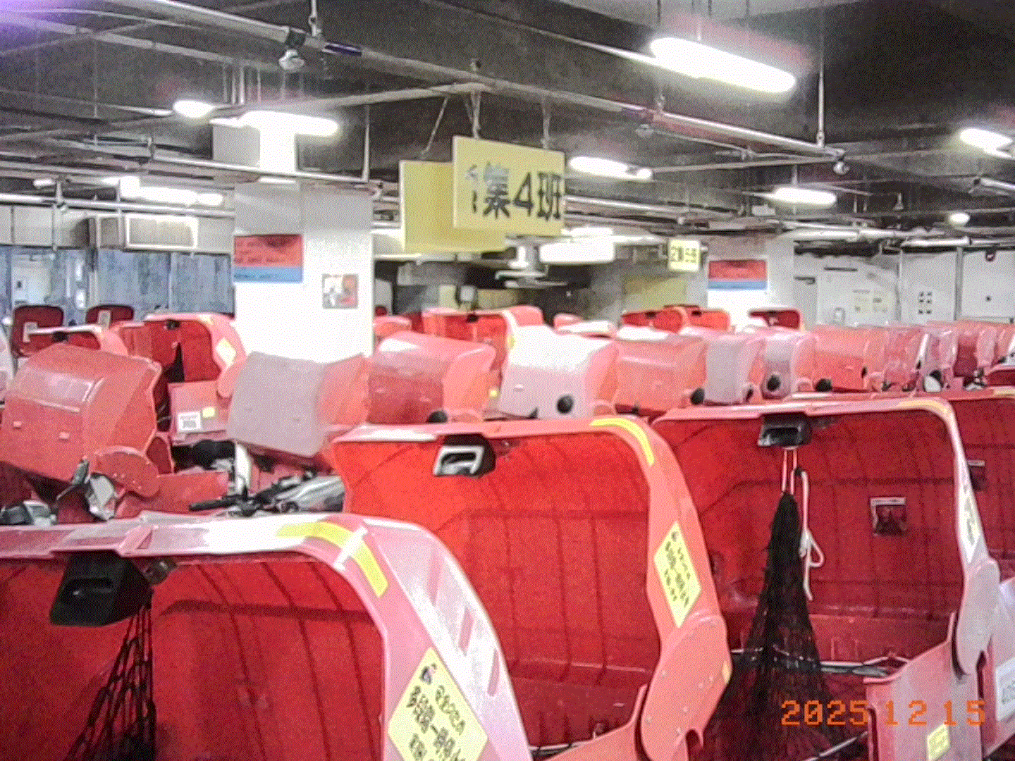 郵便局地下駐車場の機動車